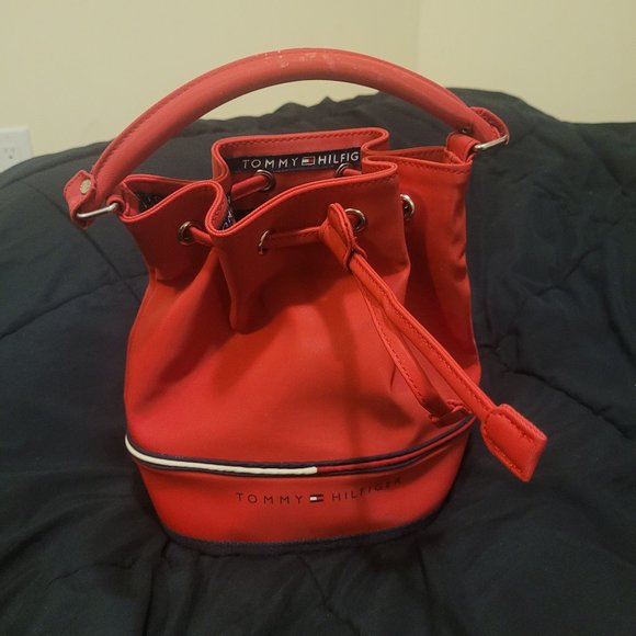 Tommy Hilfiger  bucket handbag - Picture 3 of 3